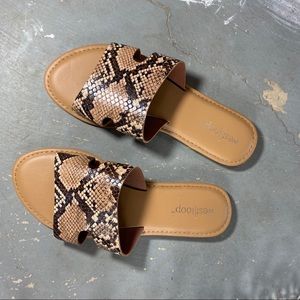 Snakeprint Brown flat sandal slides Small 5/6 NEW